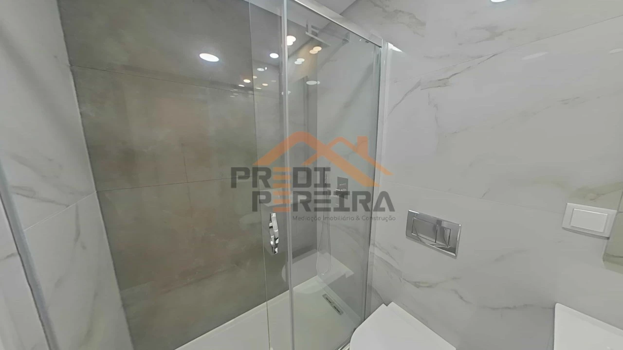 Moradia T4 para Venda em Ramada e Caneças Foto 14