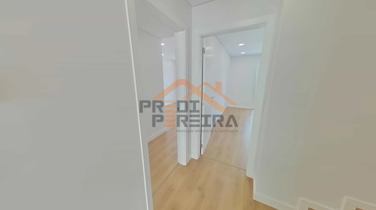 Moradia T4 para Venda em Ramada e Caneças Foto 16