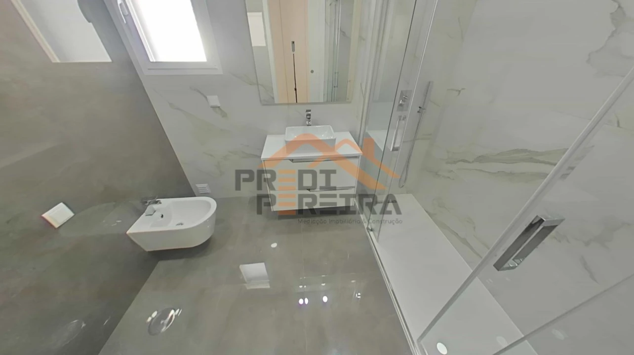 Moradia T4 para Venda em Ramada e Caneças Foto 25