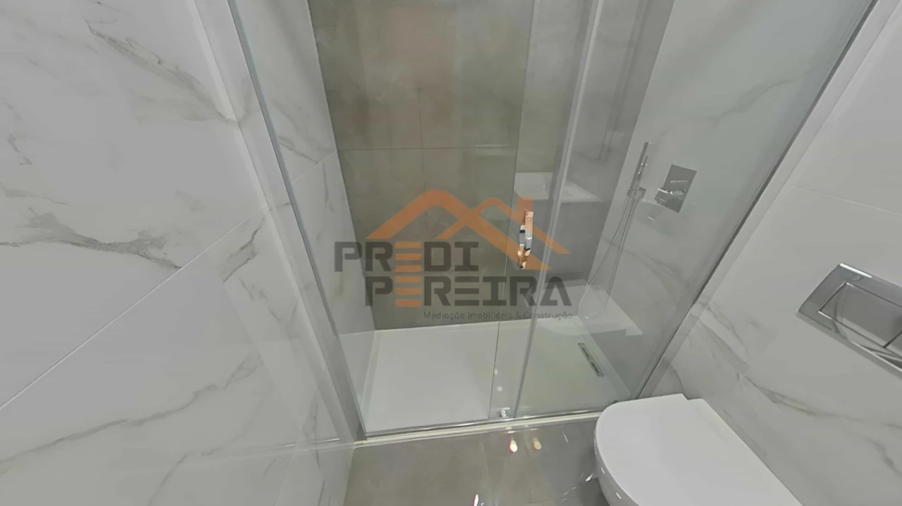 Moradia T4 para Venda em Ramada e Caneças Foto 27