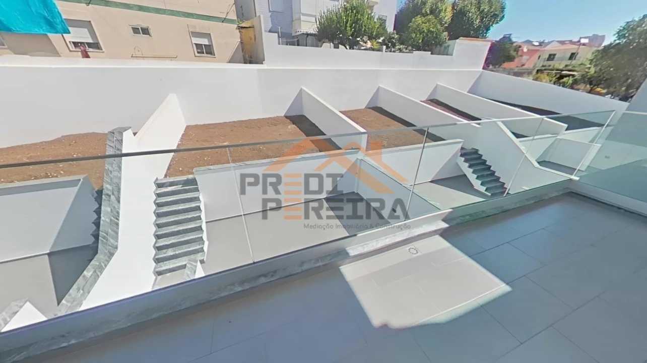 Moradia T4 para Venda em Ramada e Caneças Foto 28