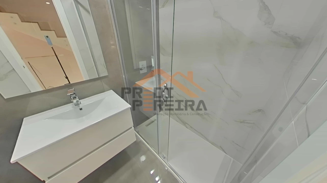 Moradia T4 para Venda em Ramada e Caneças Foto 33