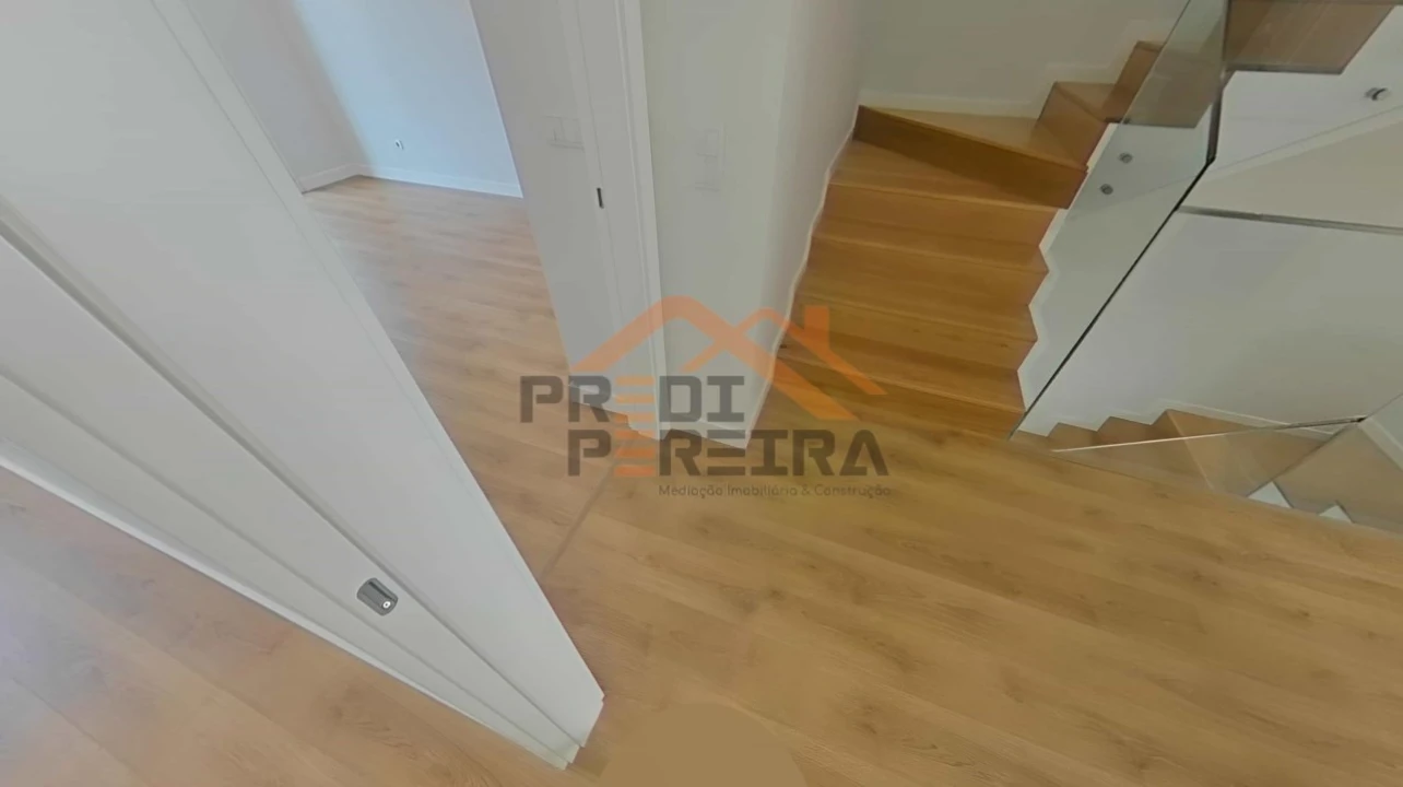 Moradia T4 para Venda em Ramada e Caneças Foto 35