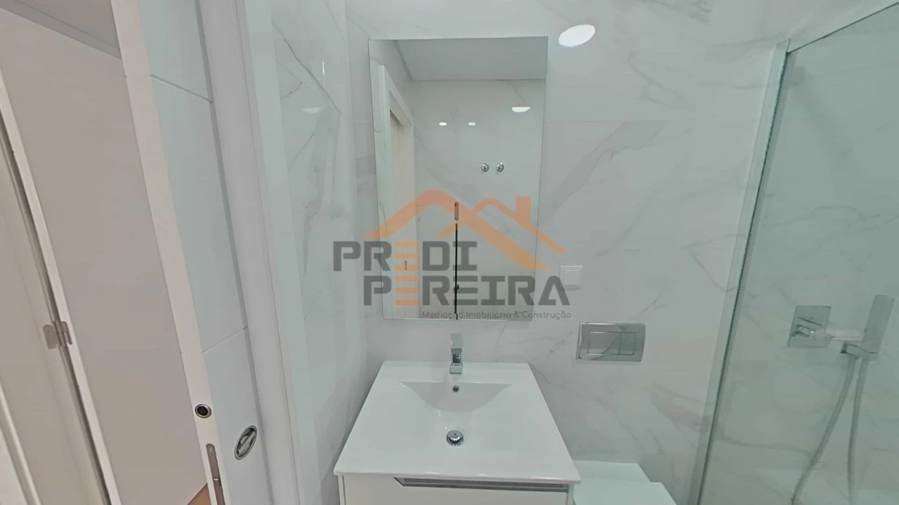 Moradia T4 para Venda em Ramada e Caneças Foto 36