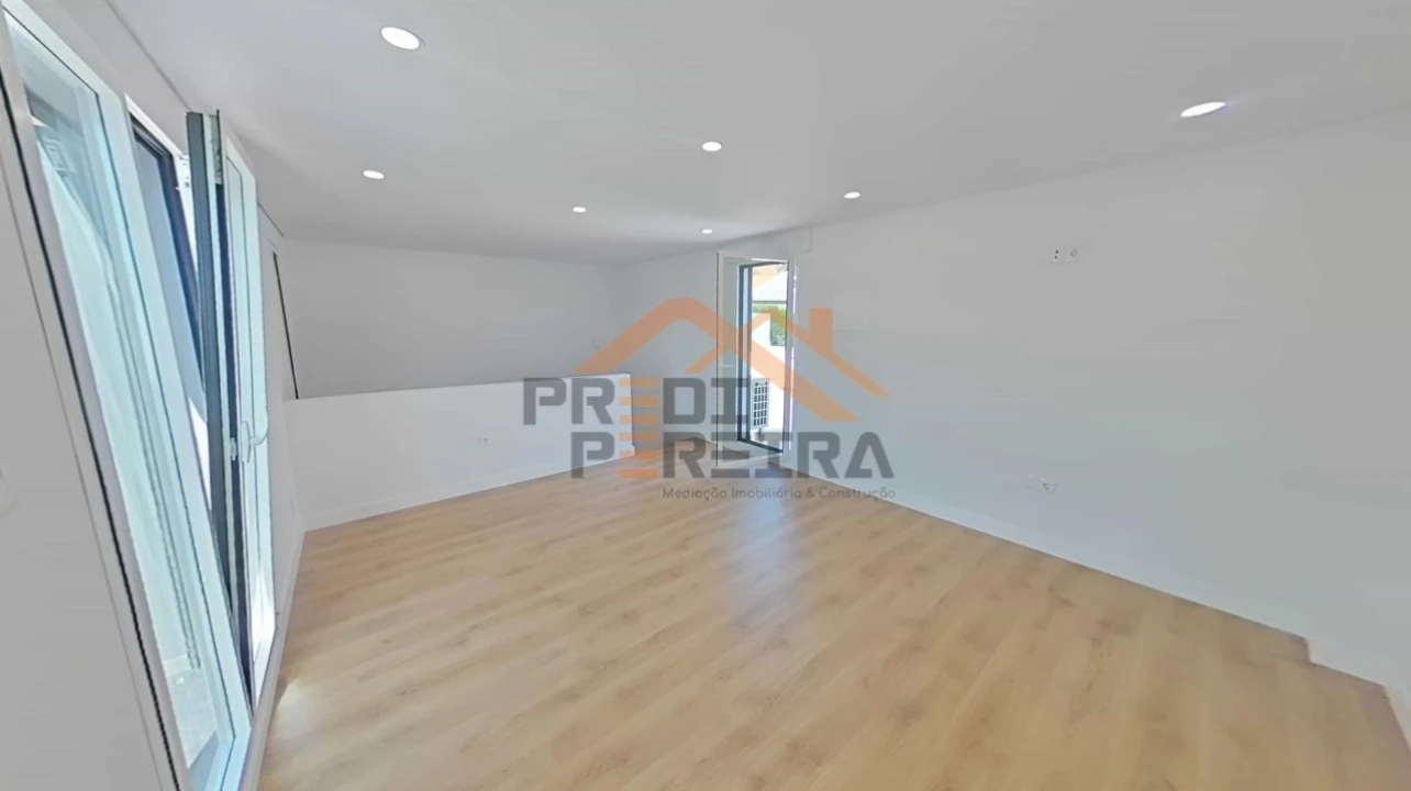 Moradia T4 para Venda em Ramada e Caneças Foto 43