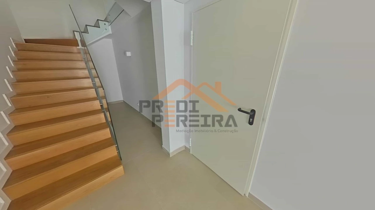 Moradia T4 para Venda em Ramada e Caneças Foto 47