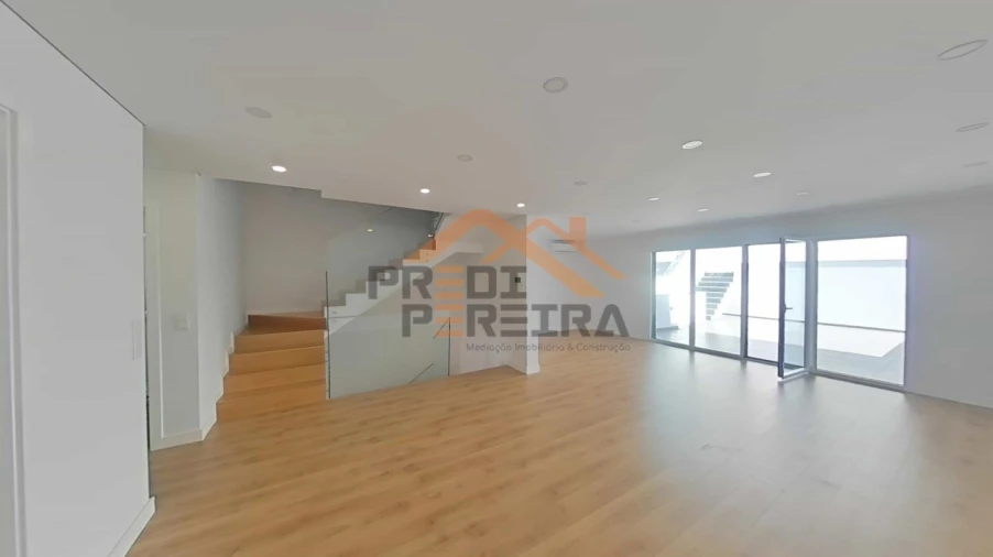 Moradia T4 para Venda em Ramada e Caneças Foto 5