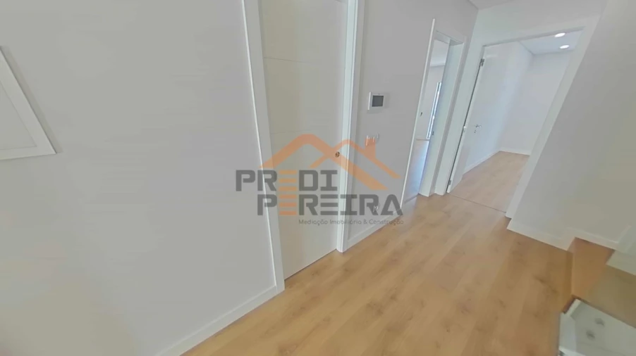 Moradia T4 para Venda em Ramada e Caneças Foto 17