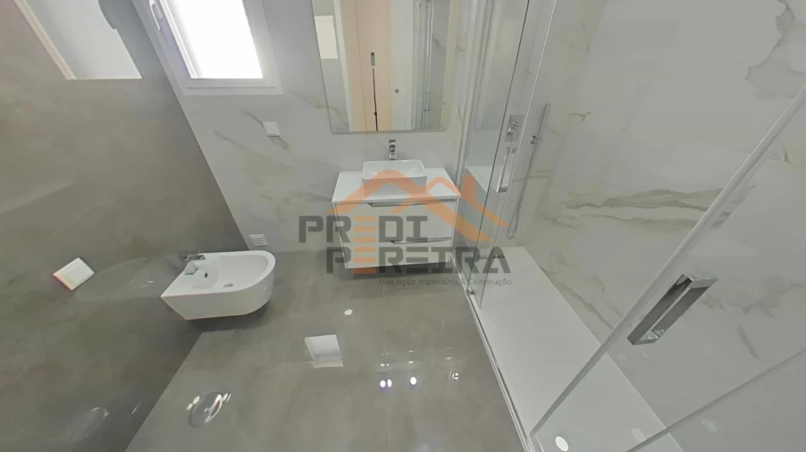 Moradia T4 para Venda em Ramada e Caneças Foto 25