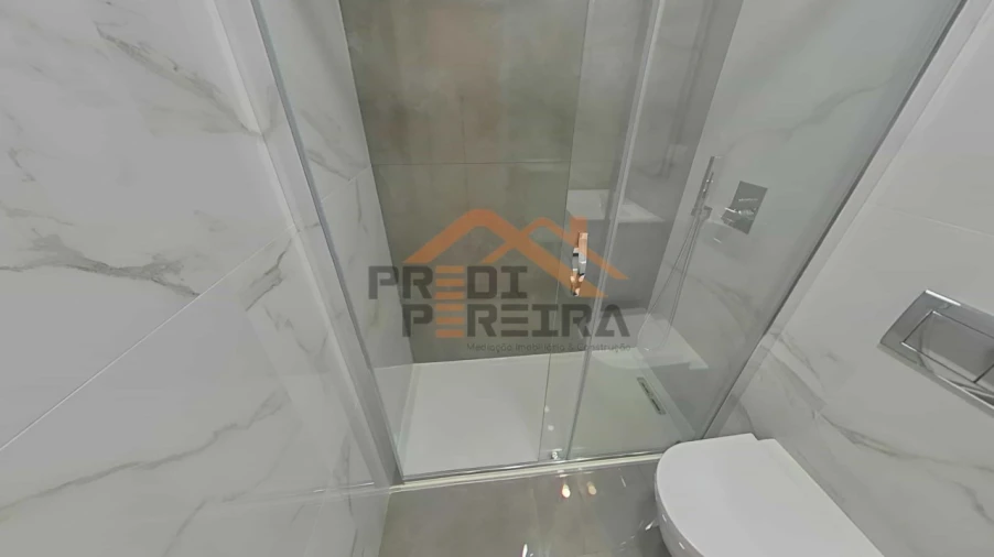 Moradia T4 para Venda em Ramada e Caneças Foto 27