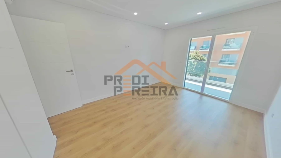 Moradia T4 para Venda em Ramada e Caneças Foto 38