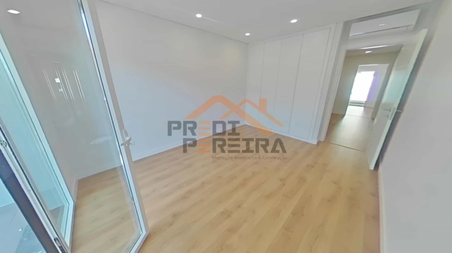 Moradia T4 para Venda em Ramada e Caneças Foto 39