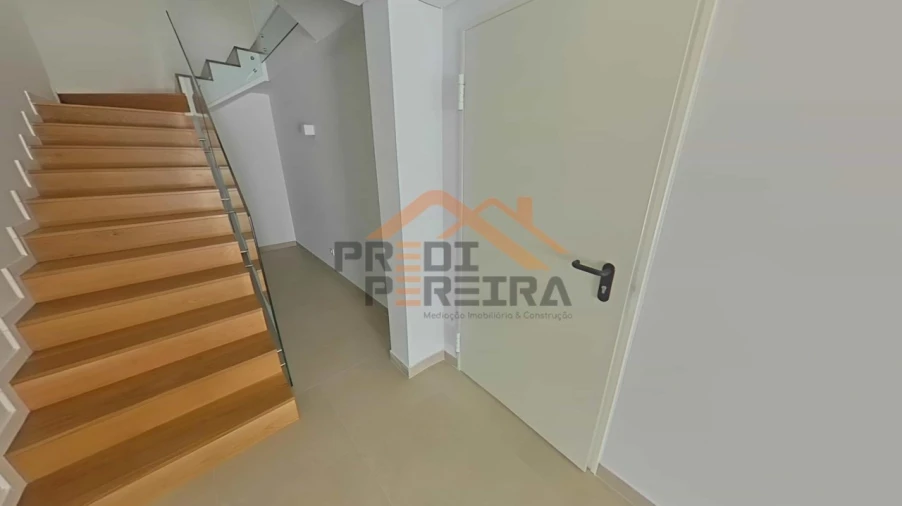 Moradia T4 para Venda em Ramada e Caneças Foto 47