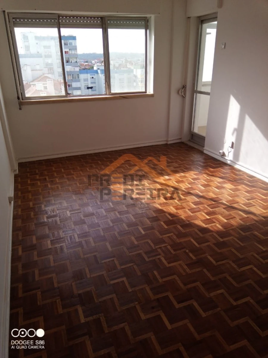 Apartamento T1 para Arrendamento em Águas Livres Foto 6