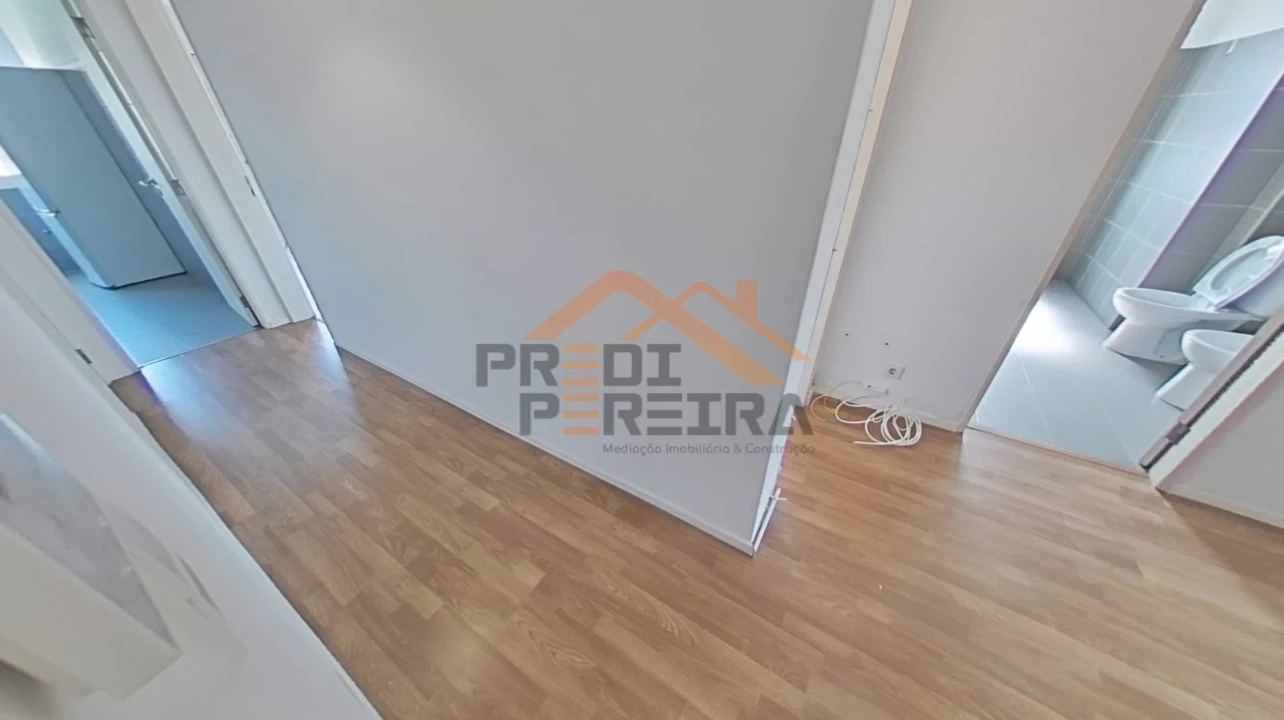 Apartamento T3 para Venda em Agualva e Mira-Sintra Foto 16