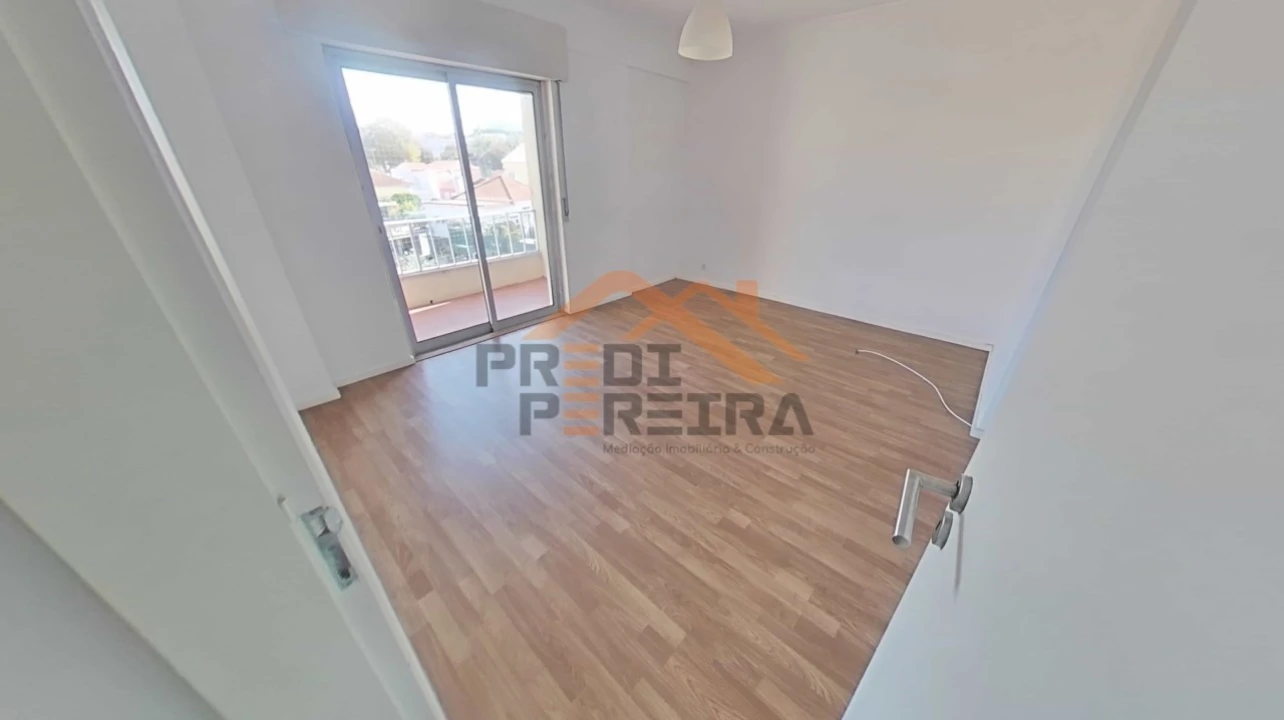 Apartamento T3 para Venda em Agualva e Mira-Sintra Foto 19