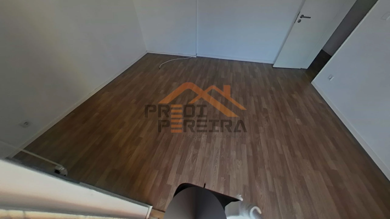 Apartamento T3 para Venda em Agualva e Mira-Sintra Foto 20