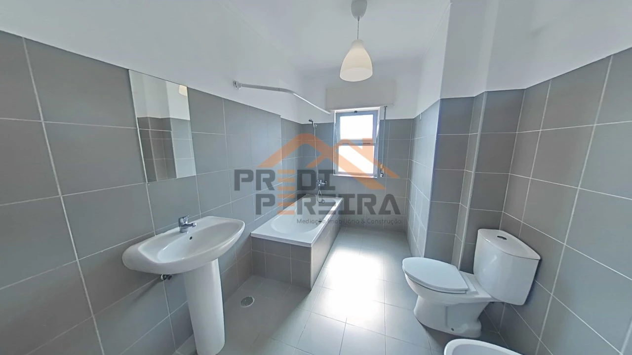 Apartamento T3 para Venda em Agualva e Mira-Sintra Foto 7