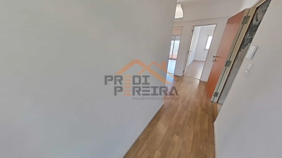 Apartamento T3 para Venda em Agualva e Mira-Sintra Foto 26