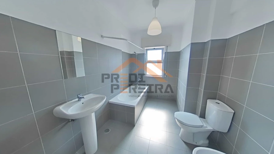 Apartamento T3 para Venda em Agualva e Mira-Sintra Foto 7