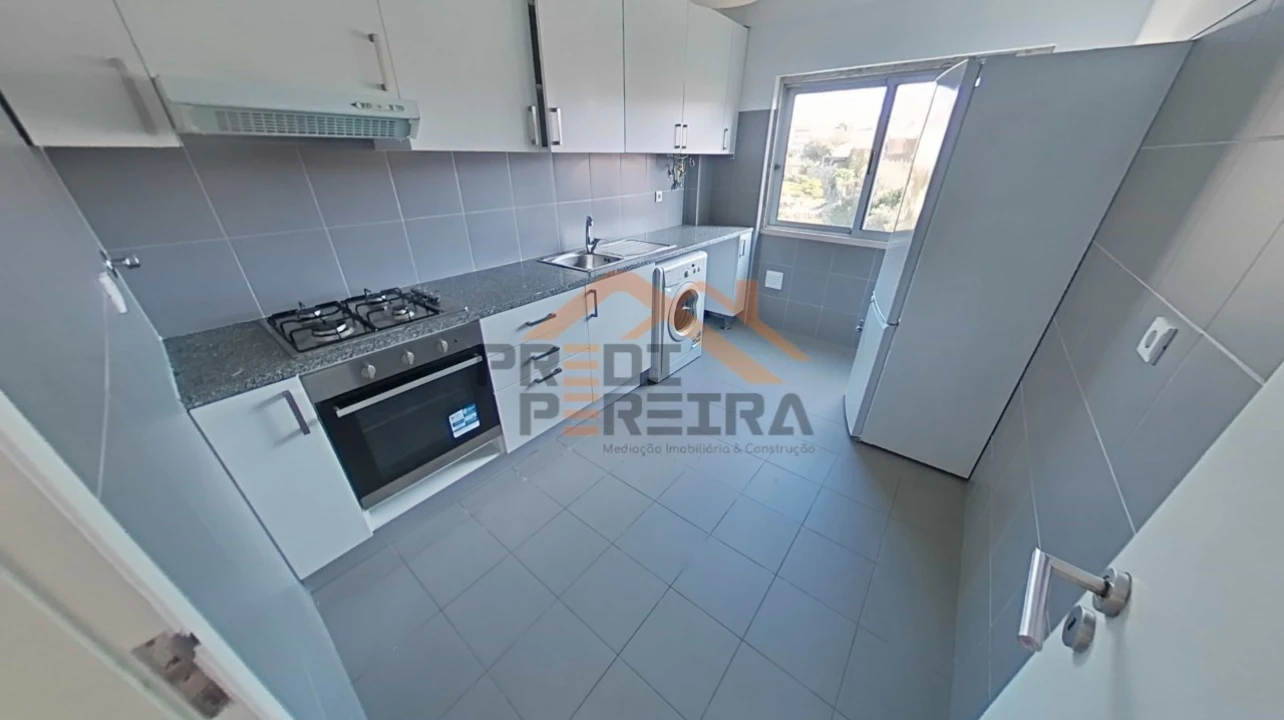 Apartamento T3 para Venda em Agualva e Mira-Sintra Foto 2