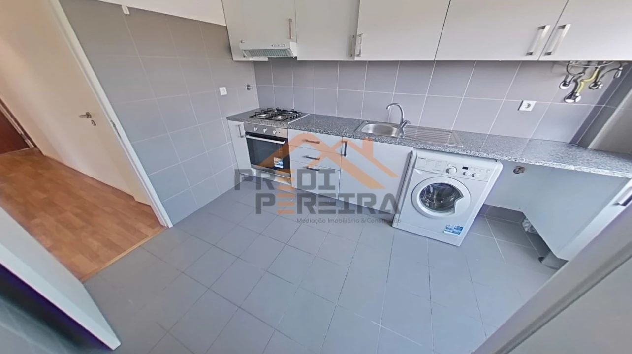 Apartamento T3 para Venda em Agualva e Mira-Sintra Foto 3