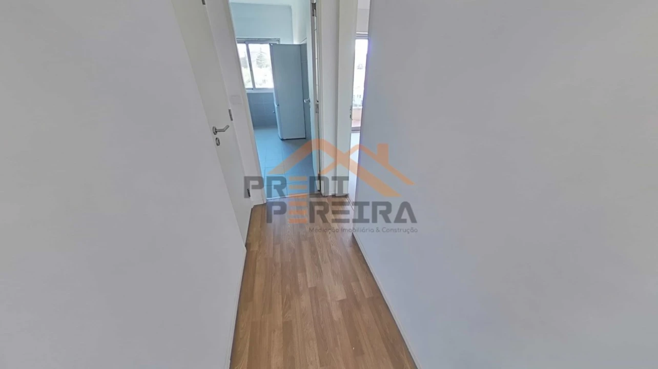 Apartamento T3 para Venda em Agualva e Mira-Sintra Foto 18