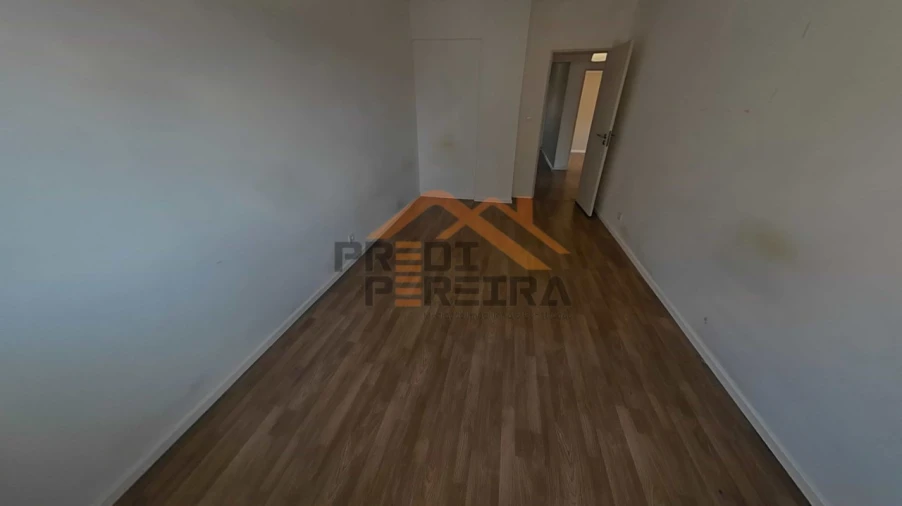 Apartamento T3 para Venda em Agualva e Mira-Sintra Foto 23