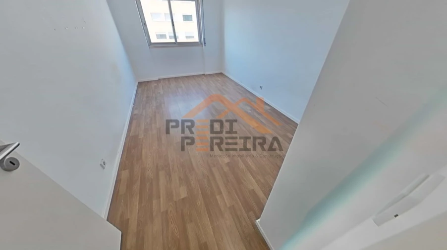 Apartamento T3 para Venda em Agualva e Mira-Sintra Foto 9