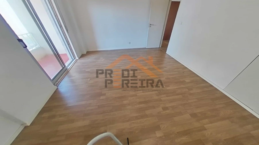 Apartamento T3 para Venda em Agualva e Mira-Sintra Foto 24