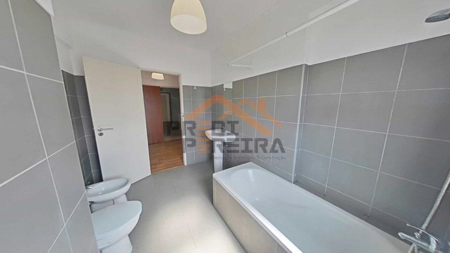Apartamento T3 para Venda em Agualva e Mira-Sintra Foto 31