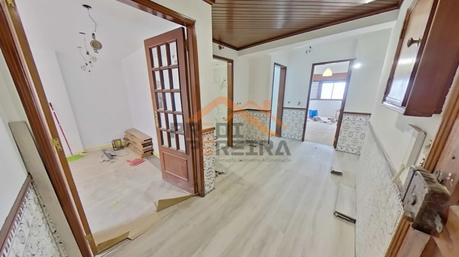 Apartamento T2 para Venda em Algueirão-Mem Martins Foto 2