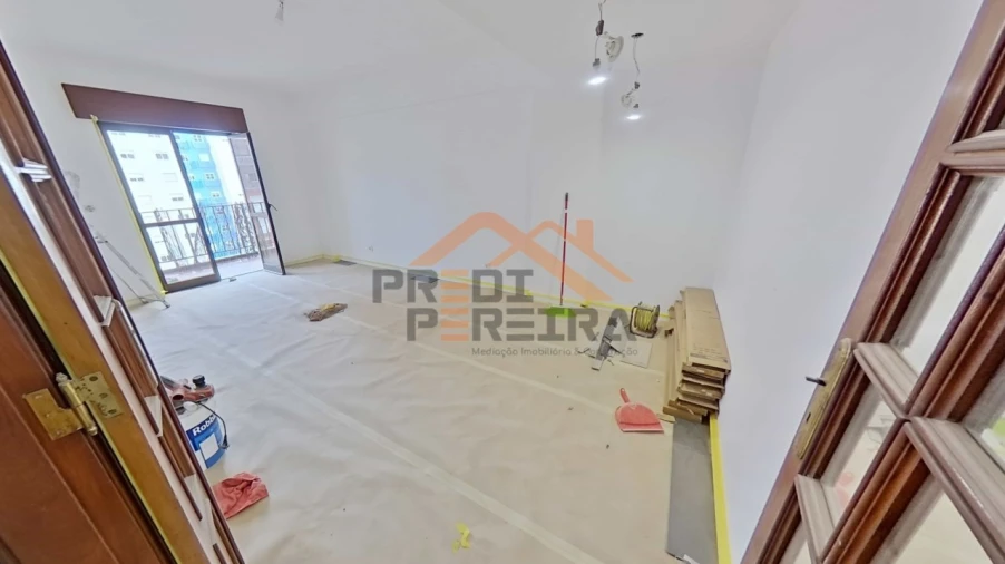 Apartamento T2 para Venda em Algueirão-Mem Martins Foto 8