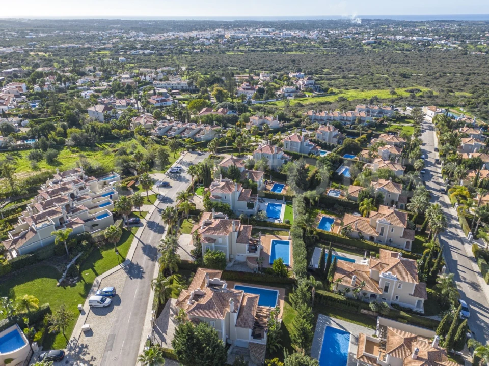 Moradia T4 para Venda em Almancil Foto 5