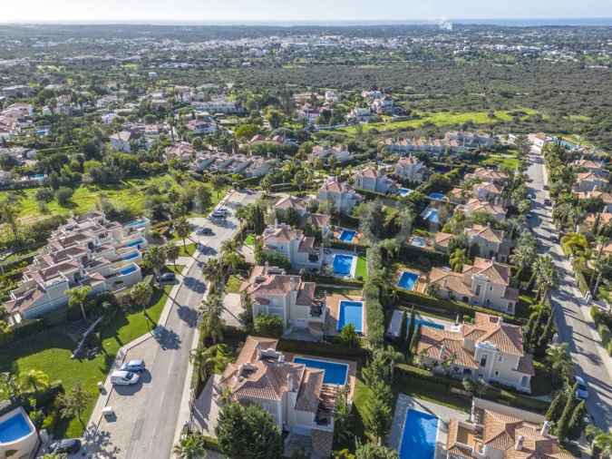 Moradia T4 para Venda em Almancil Foto 5