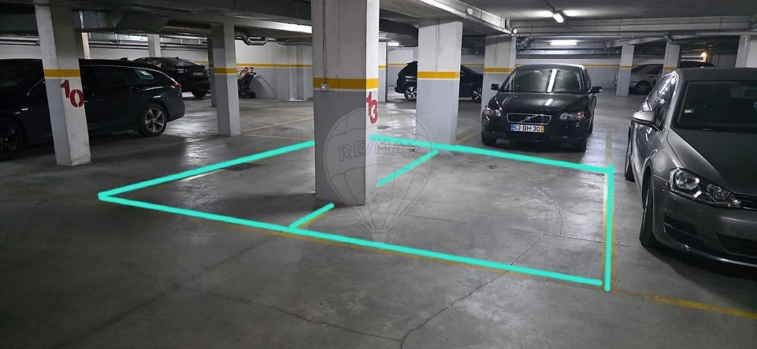 Garagem para Venda em Santa Maria, São Pedro e Matacães Foto 3