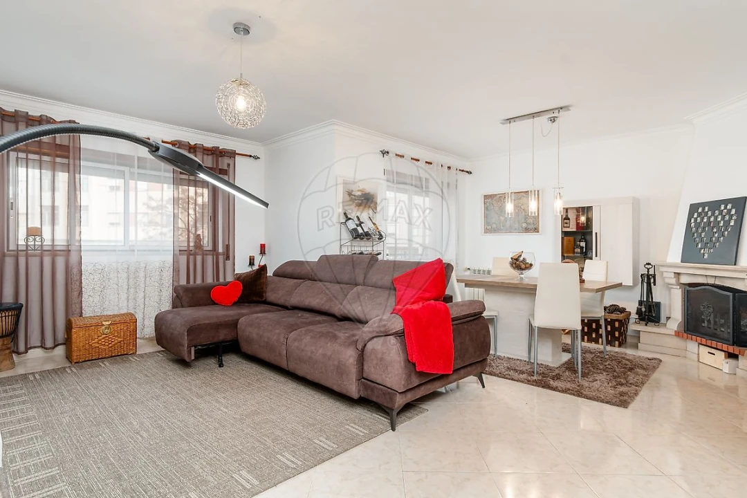 Apartamento T3 para Venda em Santo Antonio da Charneca Foto 1