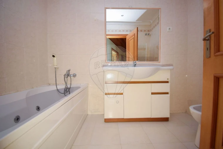 Apartamento T3 para Venda em Águas Livres Foto 19