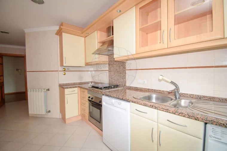 Apartamento T3 para Venda em Águas Livres Foto 3