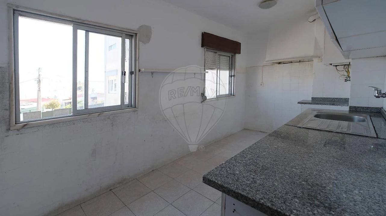 Apartamento T3 para Venda em Rio de Mouro Foto 4