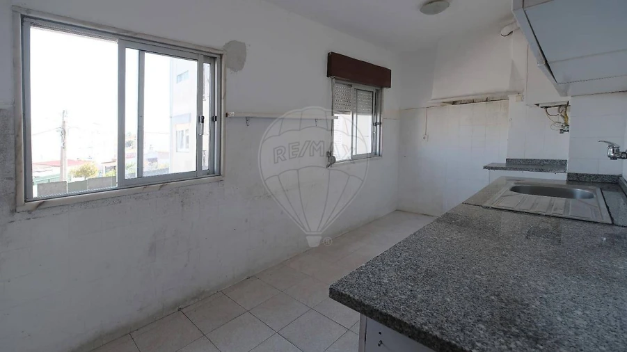 Apartamento T3 para Venda em Rio de Mouro Foto 4