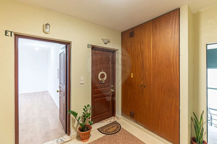 Apartamento T2 para Venda em Avintes Foto 2