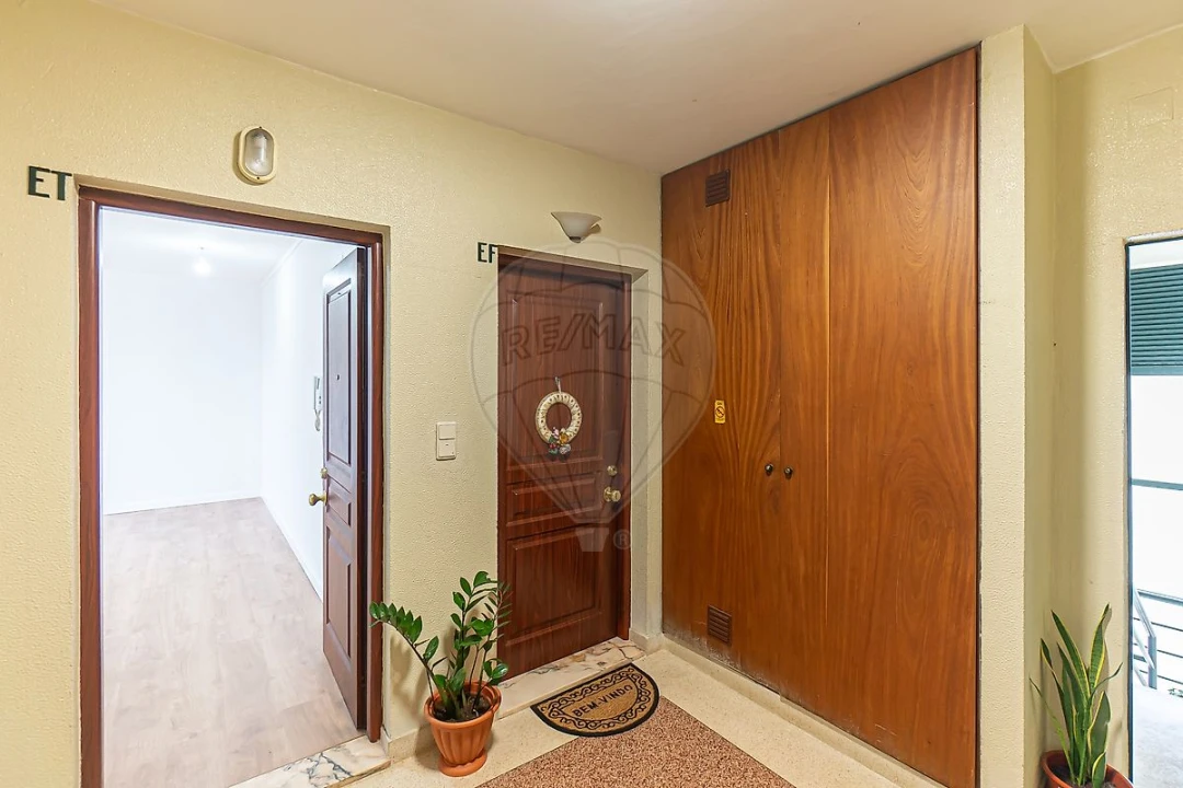 Apartamento T2 para Venda em Avintes Foto 2