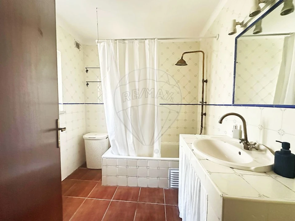 Apartamento T2 para Venda em Olho Marinho Foto 8