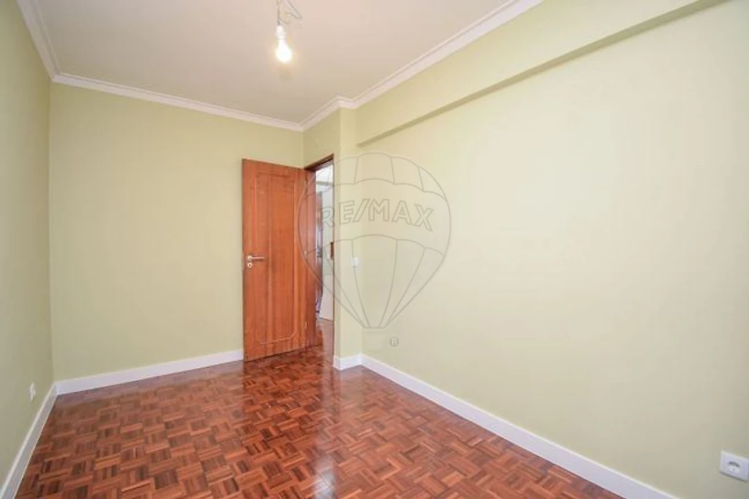 Apartamento T3 para Venda em Massamá e Monte Abraão Foto 15