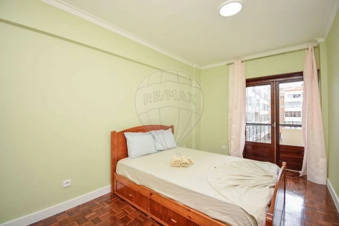 Apartamento T3 para Venda em Massamá e Monte Abraão Foto 13