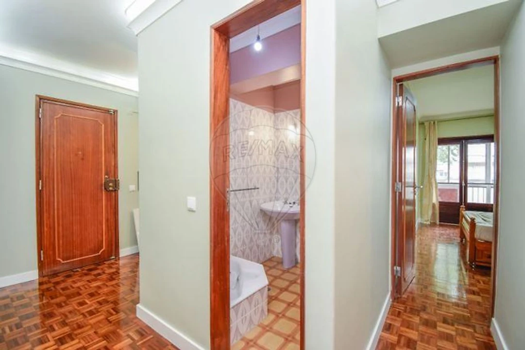 Apartamento T3 para Venda em Massamá e Monte Abraão Foto 16