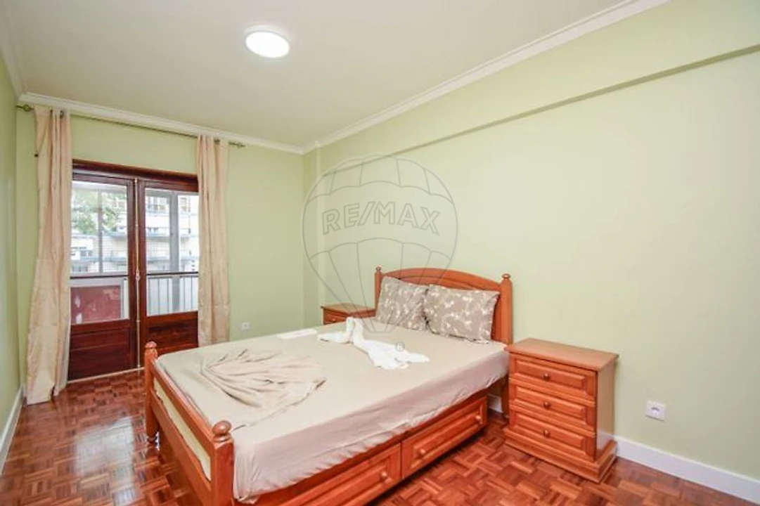 Apartamento T3 para Venda em Massamá e Monte Abraão Foto 8