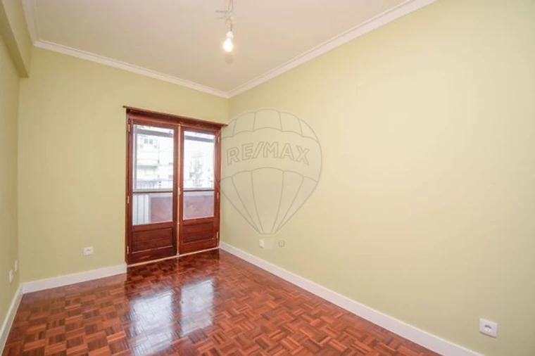 Apartamento T3 para Venda em Massamá e Monte Abraão Foto 11