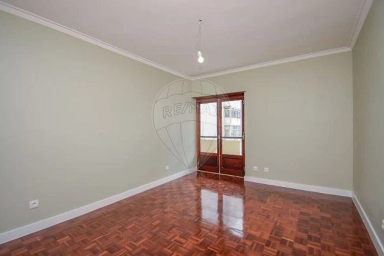 Apartamento T3 para Venda em Massamá e Monte Abraão Foto 14